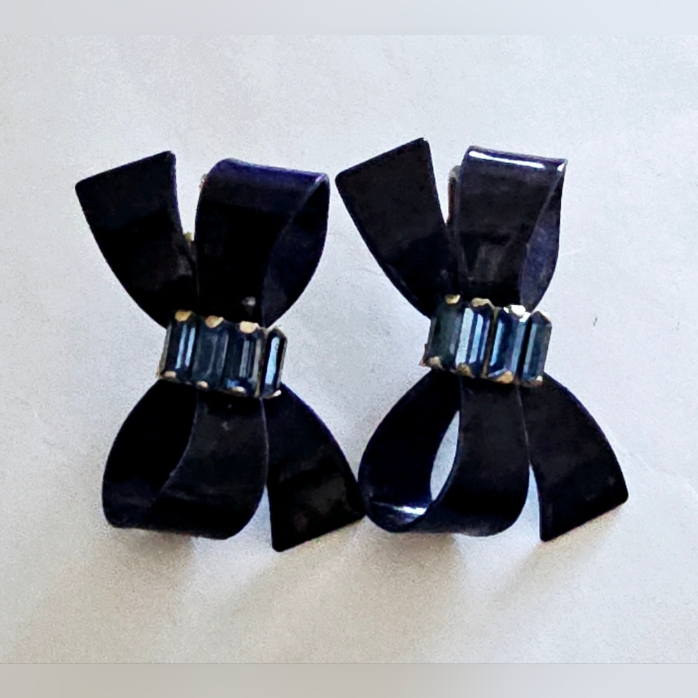 Vintage blue metal bow clip on earrings with rectangle blue rhinestones 1980s